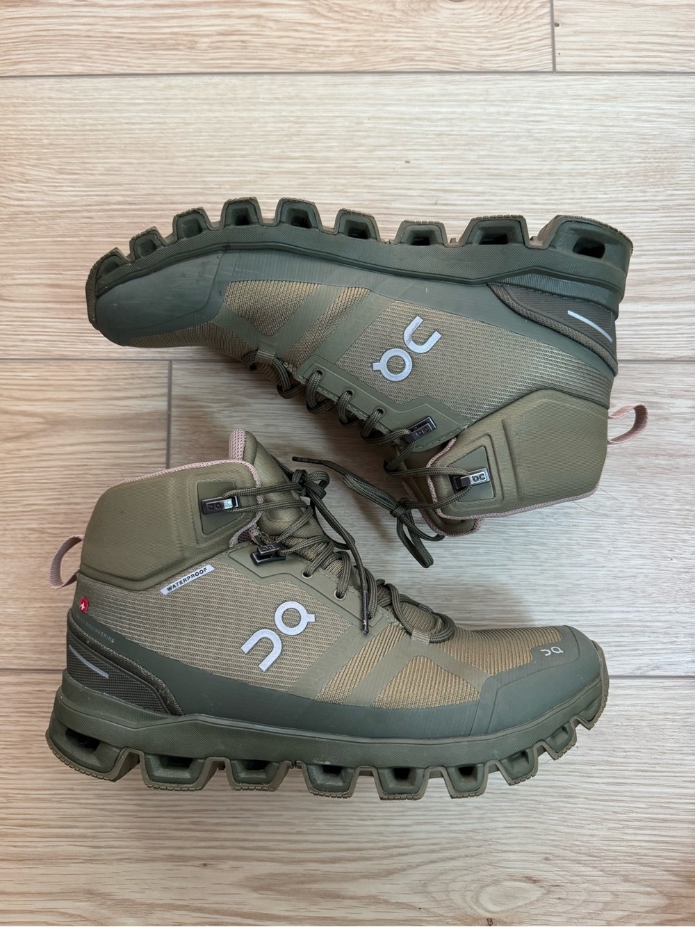 on cloud waterproof hiking boots olive size 8